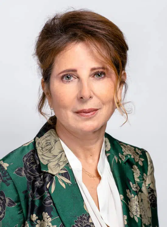 Dr Isabelle Sarfati | Chirurgie esthétique du sein | Restitute Paris